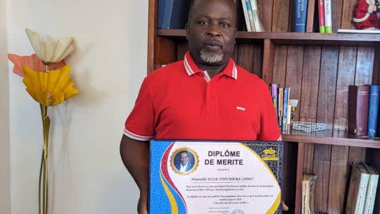 Beni: Un autre diplôme de mérite de plus à l’Honorable KULE VIHUMBIRA Cadet comme meilleur élu de Beni ville 